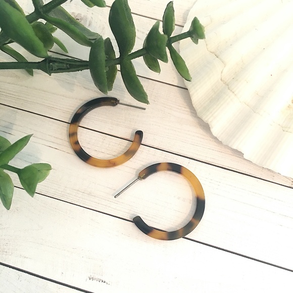 Mini Resin Hoop Earrings (Dark Leopard) - Picture 2 of 3